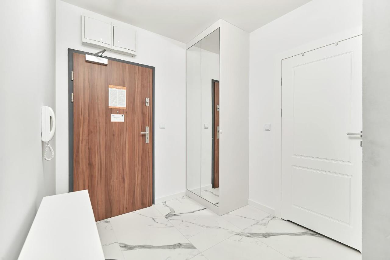 Exclusive Apartments Gwiazdzista With Free Garage Wroclaw By Noclegi Renters Dış mekan fotoğraf