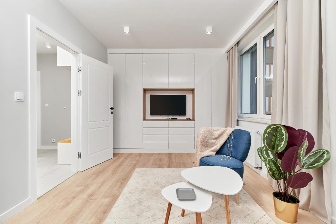 Exclusive Apartments Gwiazdzista With Free Garage Wroclaw By Noclegi Renters Dış mekan fotoğraf